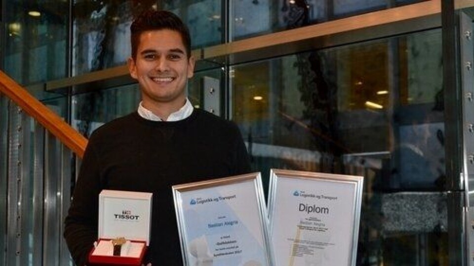 Bastian avsluttet Speditørskolen som speditørkandidat og beste elev.  Her fra overrekkelsen av diplom og gullklokka i Næringslivets hus på Majorstua i Oslo.