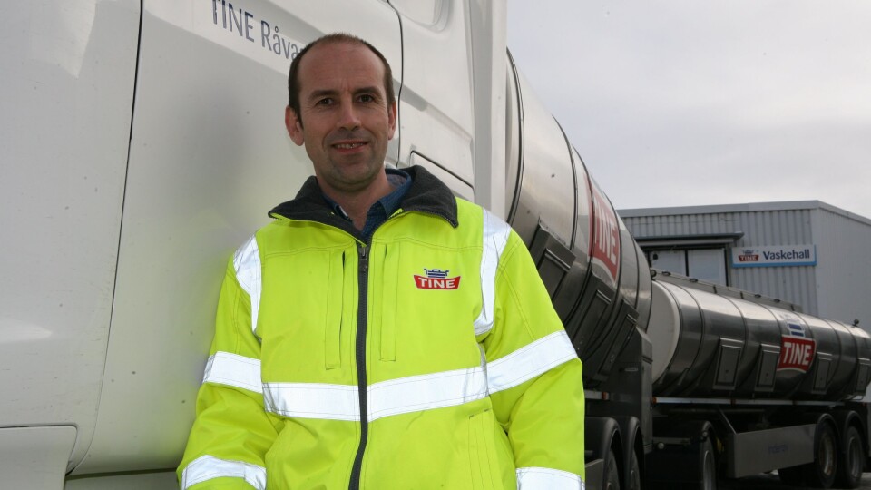 Transportsjef Jan Kolbjørn Håkonsen forteller at meierikonsernets nye Tine Tanktransport har hovedbasen på Tunga i Trondheim. Foto: Per Dagfinn Wolden