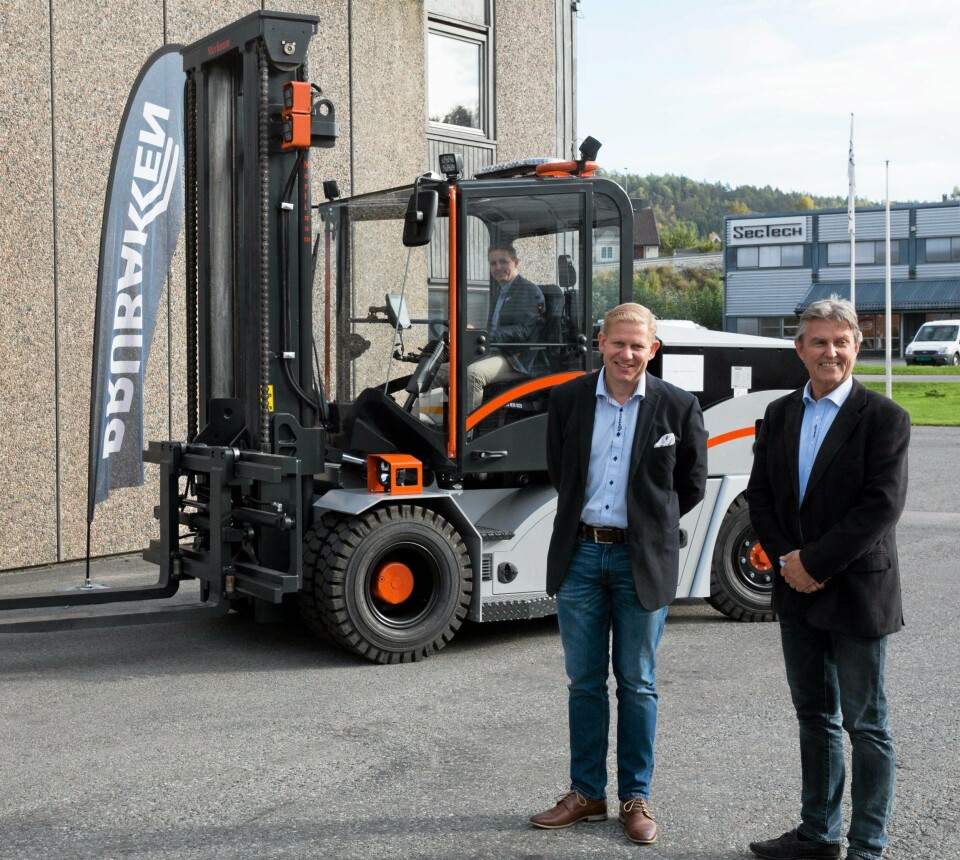 Alf Runar Frydenlund og Thormod Johansen fra Brubakken under lanseringen av Merlinum.