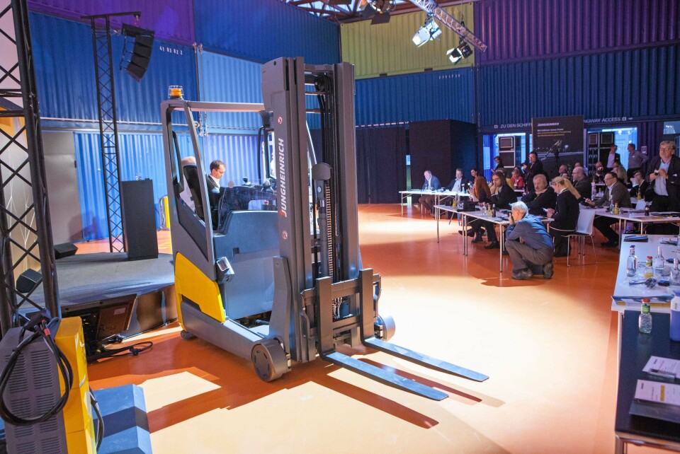 Jungheinrich ETV 216i ble vist for pressen i Hamburg i januar. Tirsdag ble den avduket under LogiMat i Stuttgart.