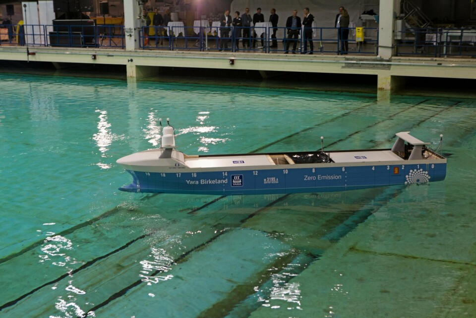 Modell av MV Yara Birkeland, verdens første autonome containerskip ble i høst testet hos Sintef Ocean i Trondheim. Kongsberg er sentral i utviklingen av fartøyet.