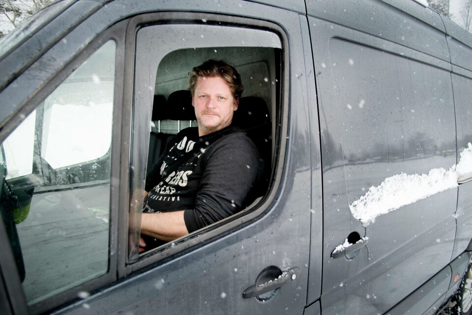 FØRSTE GANG: Dag Ellefsrud ble stoppet med sin Mercedes-Benz Sprinter lastet med verktøy. Selv da var det bare 100 kilo igjen til vektgrensen. – Helt greit å bli sjekket, sa han.