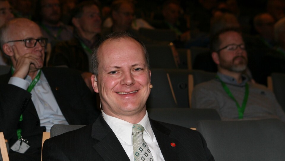 Samferdselsminister Ketil Solvik-Olsen nedsetter arbeidsgruppe for opprustning av jernbanen. Her besøker han Jernbaneforum. Foto: Per Dagfinn Wolden