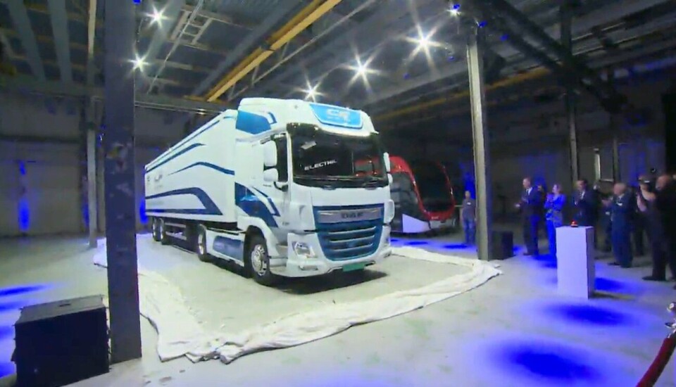 DAF CF Electric med VDL E-power. Skjermbilde fra avdukingen i Nederland 16. mai 2018.