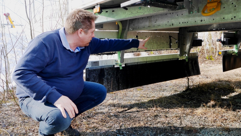 Den lille tracker-boksen kan nær sagt plasseres hvor som helst, ifølge Morten Henriksen i TIP Trailer Services.