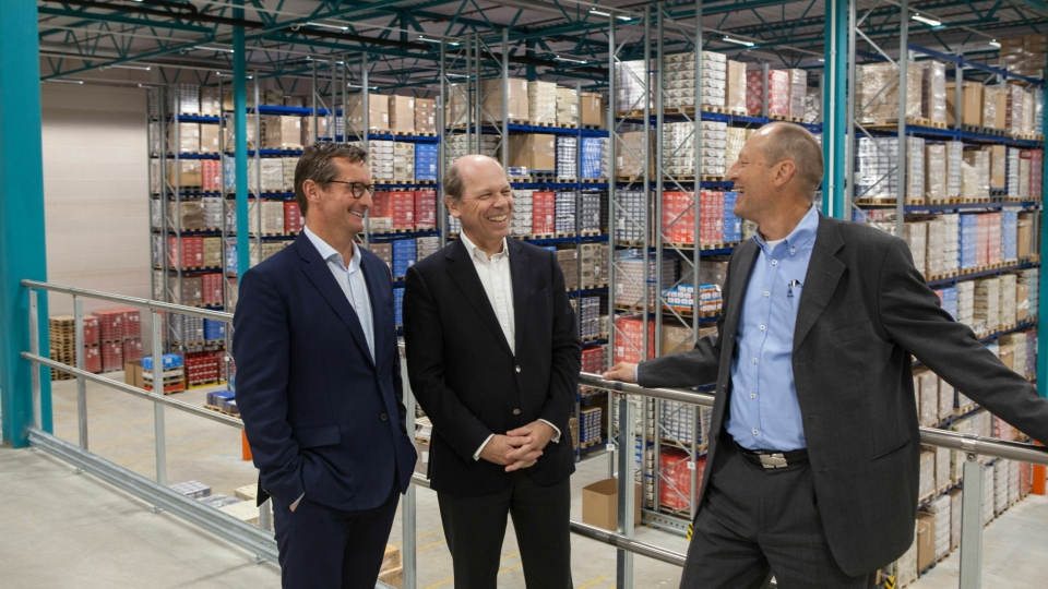CEO i Leman Thomas Krøyer (fra venstre), eier Phillippe Ziegler og country manager i Norge Egil Wilhelms gleder seg over de nye og lyse lagerlokalene.