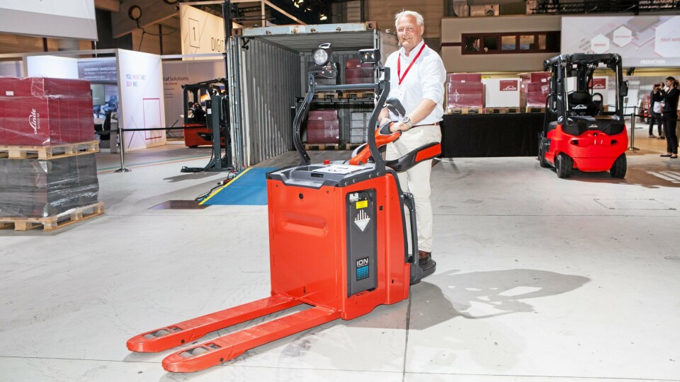 SMAL OG PRAKTISK: Den smale pallestableren T25 kan bli en storselger i Norge, tror salgsdirektør hos Hesselberg, Per Erik Pedersen