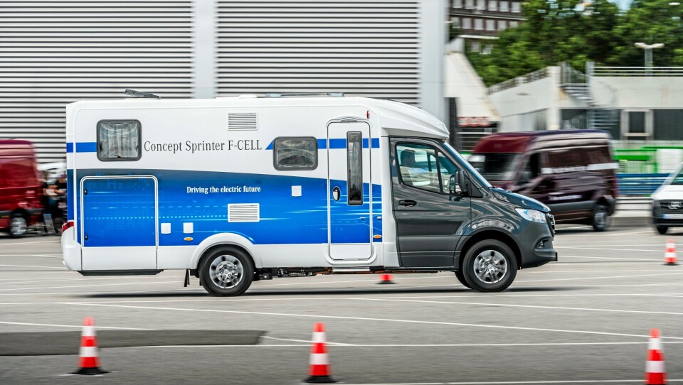 Prototypen Mercedes har valgt å bygge, er en bobil. Dette illustrerer de med at dagens besteforeldre er blitt mer miljøbeviste og ofte ønsker å sette mindre miljøavtrykk samtidig som de farter mye rundt. Med hydrogen på tanken vil de derfor kunne oppfylle begge disse ønskene. Prototypen Mercedes har valgt å bygge, er en bobil. Dette illustrerer de med at dagens besteforeldre er blitt mer miljøbeviste og ofte ønsker å sette mindre miljøavtrykk samtidig som de farter mye rundt. Med hydrogen på tanken vil de derfor kunne oppfylle begge disse ønskene.