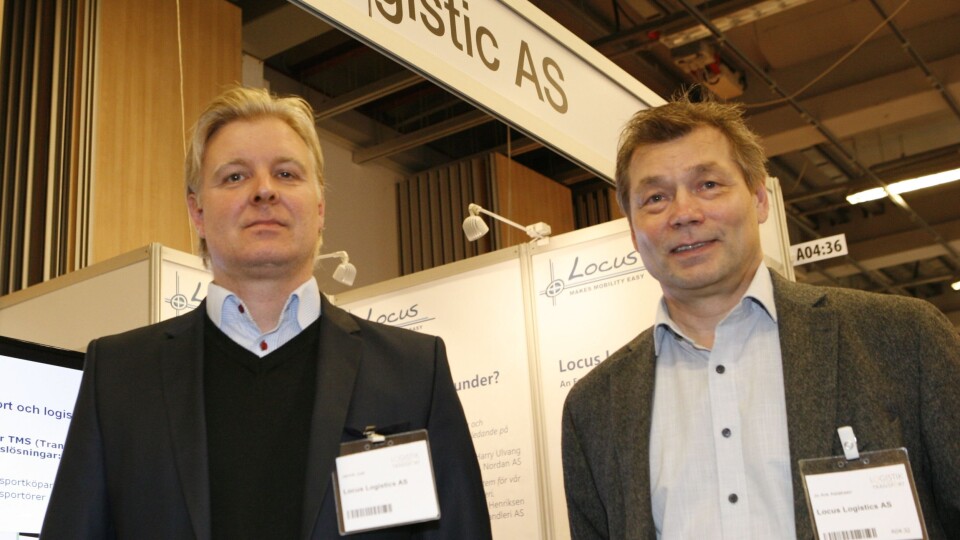 Her salgssjef Jo Are Aslaksen (t.h.) i Locus sammen med sin svenske kollega, sjefskonsulent Jannik Just på Logistik & Transport i Göteborg. Foto: Per Dagfinn Wolden Her salgssjef Jo Are Aslaksen (t.h.) i Locus sammen med sin svenske kollega, sjefskonsulent Jannik Just på Logistik & Transport i Göteborg. Foto: Per Dagfinn Wolden