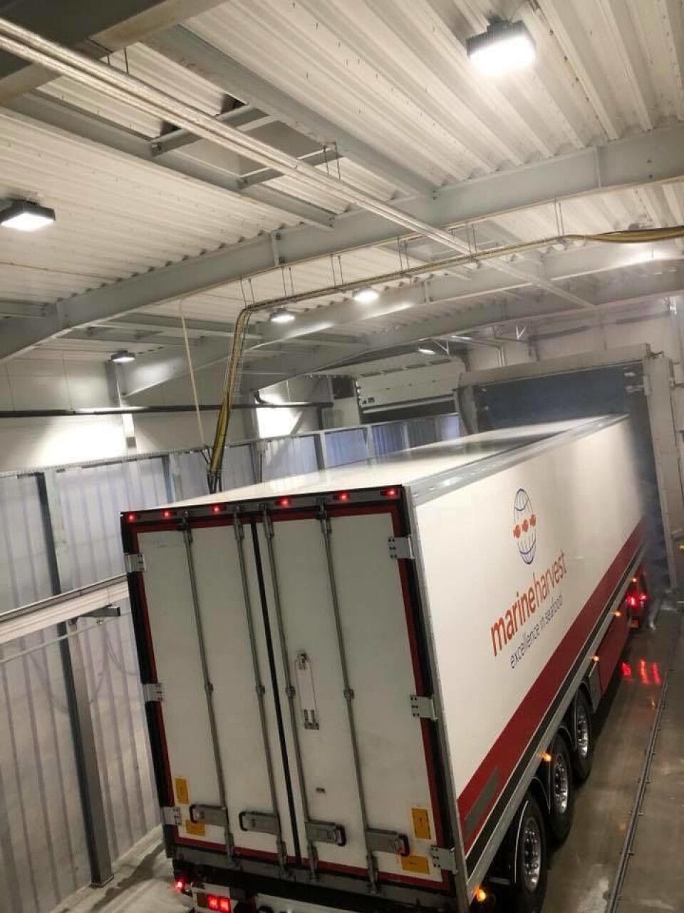 Marine Harvest får vasket og desinfisert bilene på nye Rensia Storbilvask på Gardermoen.