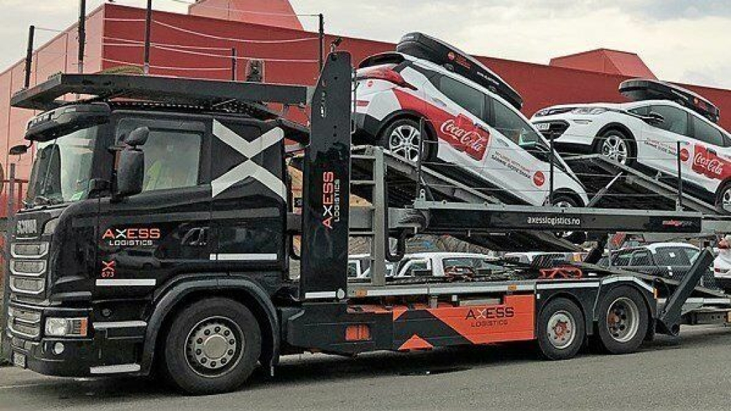 Axess Logistics fikk nylig ansvaret for å ferdigstille de nye bilene til Coca-Cola Norge som har skiftet ut store deler av bilparken til el-bil.