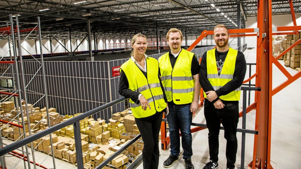 GJENNOMFØRINGSEVNE: Logistikksjef Cecilia Olsson, prosjektleder Andreas Alverbo og site manager Patrik Henricson har gjennomført flyttingen til nytt lager og installasjon av AutoStore på rekordtid.