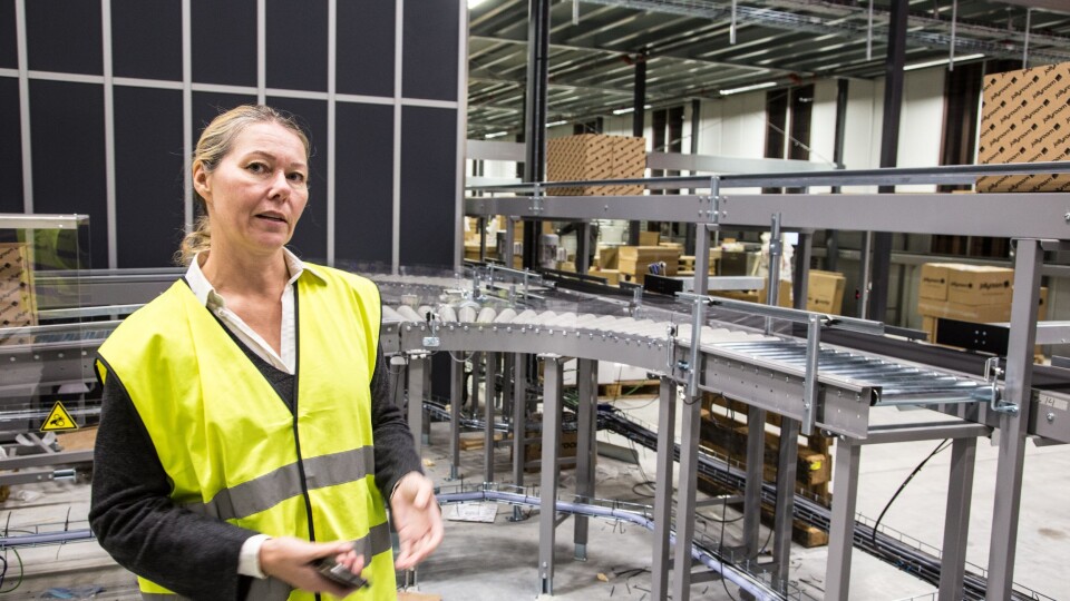 Logistikksjef hos Jollyroom, Cecilia Olsson, forteller om langt bedre effektivitet med det nye pakkesystemet.