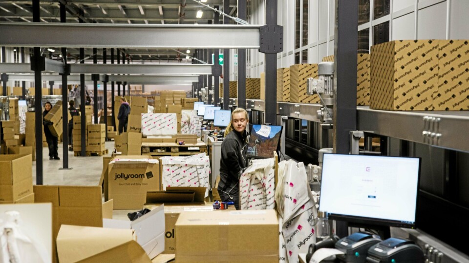 Med ferdig tilpassede kartonger vil tidsbruken i den manuelle pakkeprosessen halveres.
