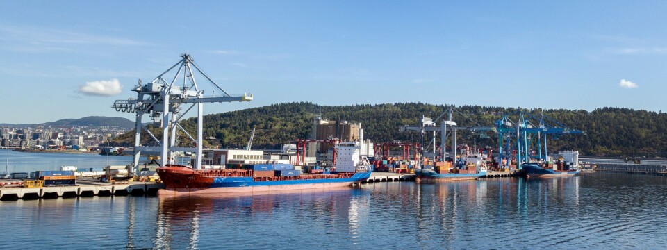 Yilport satte rekord i oktober med 21.363 TEU over kaikanten. Aldri tidligere har det blitt håndtert flere containere ved en havneterminal i løpet av en måned i Norge. Yilport satte rekord i oktober med 21.363 TEU over kaikanten. Aldri tidligere har det blitt håndtert flere containere ved en havneterminal i løpet av en måned i Norge.
