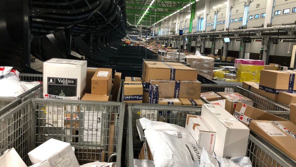 Pakker så langt øyet kan se på Posten og Brings Logistikksenter Oslo i dag.