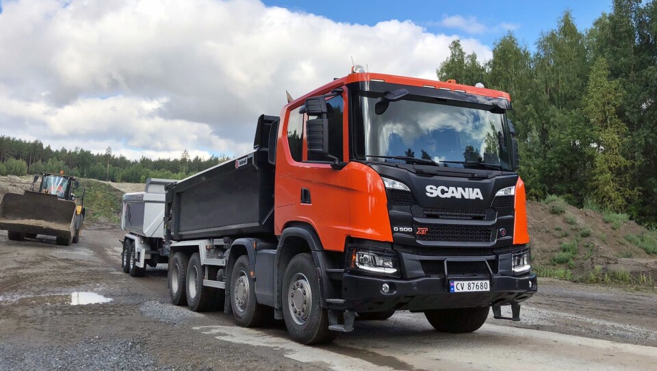 Scania troner på toppen av den samlede lastebilstatistikken for 2018. Samlet for alle merker og vektklasser, økte markedet med 8,5 prosent fra året før. Se detaljene i tabellen i artikkelen.