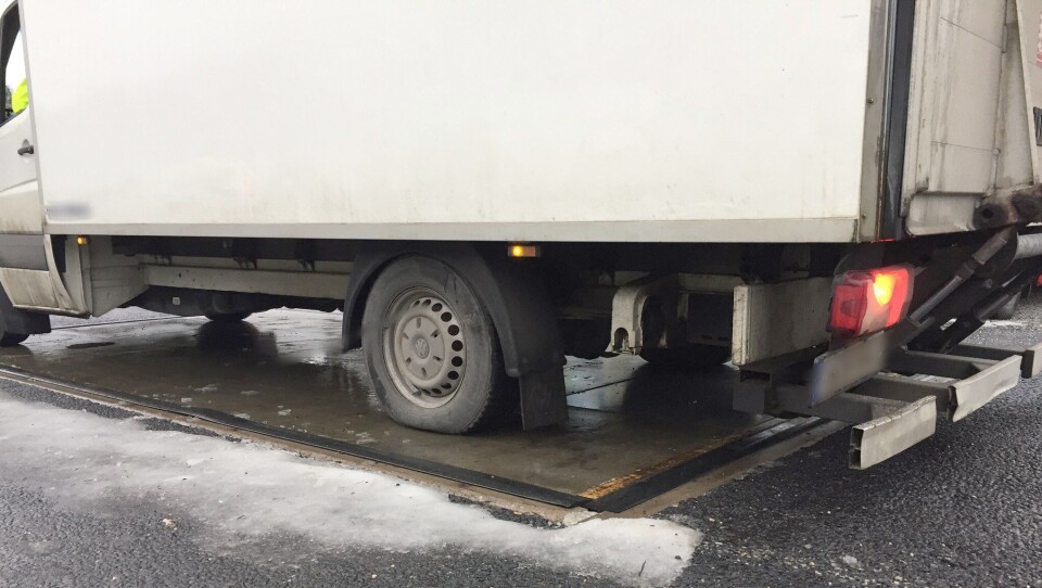Ulovlig og trafikkfarlig transport stoppet i Stockholm.