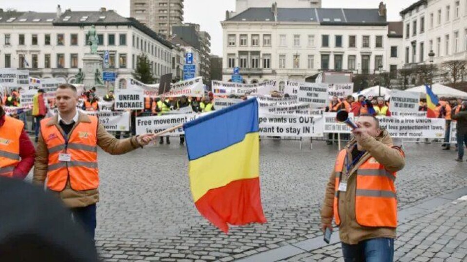 Øst mot vest: Utenfor EU-parlamentet protesterte østeuropeiske sjåfører. Innenfor dørene greide bare EU-politikerne å skape majoritet rundt ett av tre punkter ved veipakken.