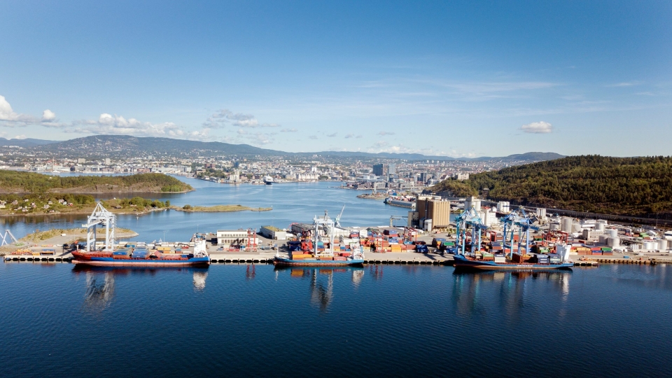 Oslo Havn satser på å få fraktet mer tidskritiske varer over containerhavna på Sjursøya.