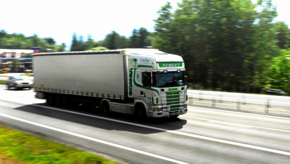 Illustrasjonsbilde av toakslet trekkvogn med tralle.