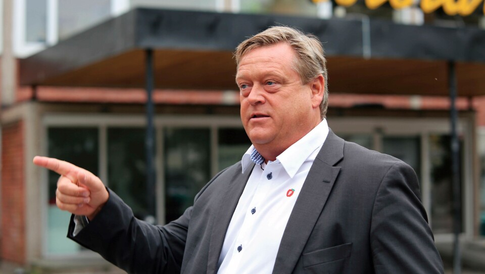 Fiskeriminister Harald T. Nesvik kjemper for at Hav Line ikke skal kunne sortere fisk ved sitt anlegg i Danmark.