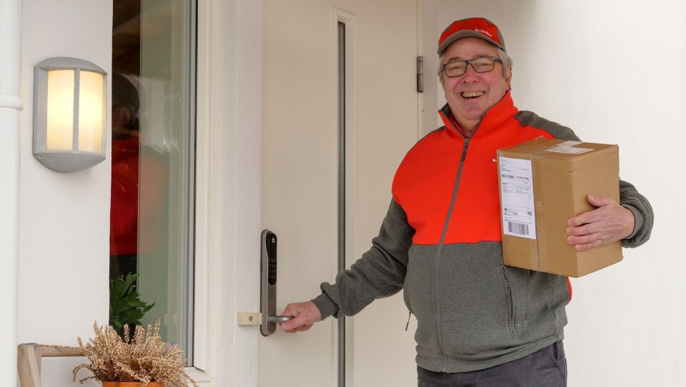 Postbud Bjørn Tørseth er en av de som tester ut den nye tjenesten i Vestfold.