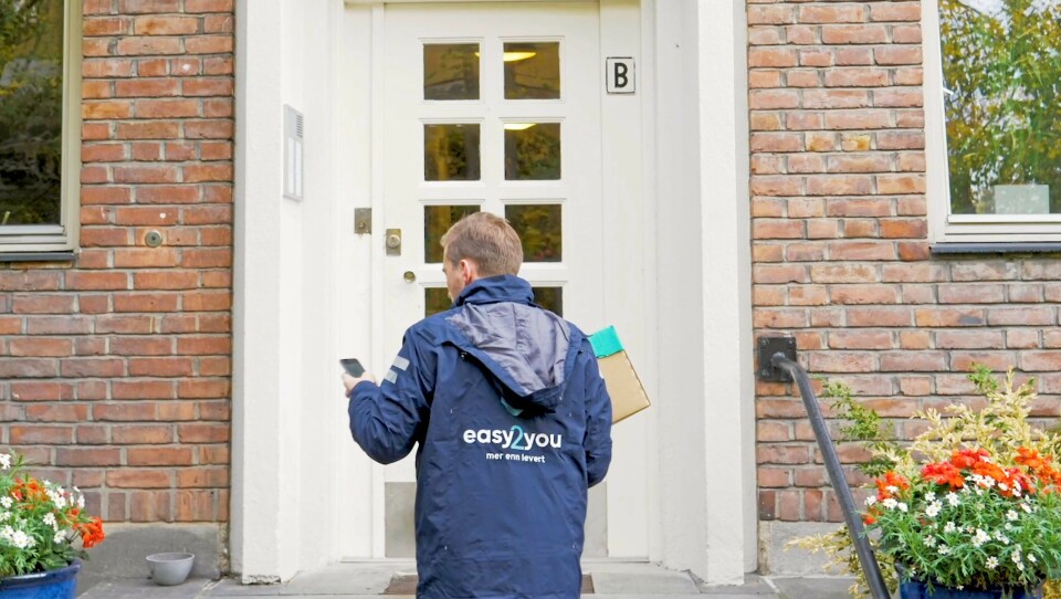 KOMMER SEG INN: Easy2You er en av Unlocs partnere, og kan ved hjelp av appen komme seg inn i oppganger i bygårder og boligblokker for å levere på døra.