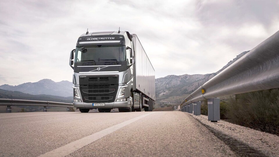 nye Volvo FH med I-Save er skreddersydd for langtransportoppdrag. Ved å kombinere den nye D13TC-motoren med oppdaterte drivstoffbesparende funksjoner kan Volvo FH med I-Save redusere drivstoffkostnadene med opptil sju prosent, uten at det skal «gå utover kjørbarheten».