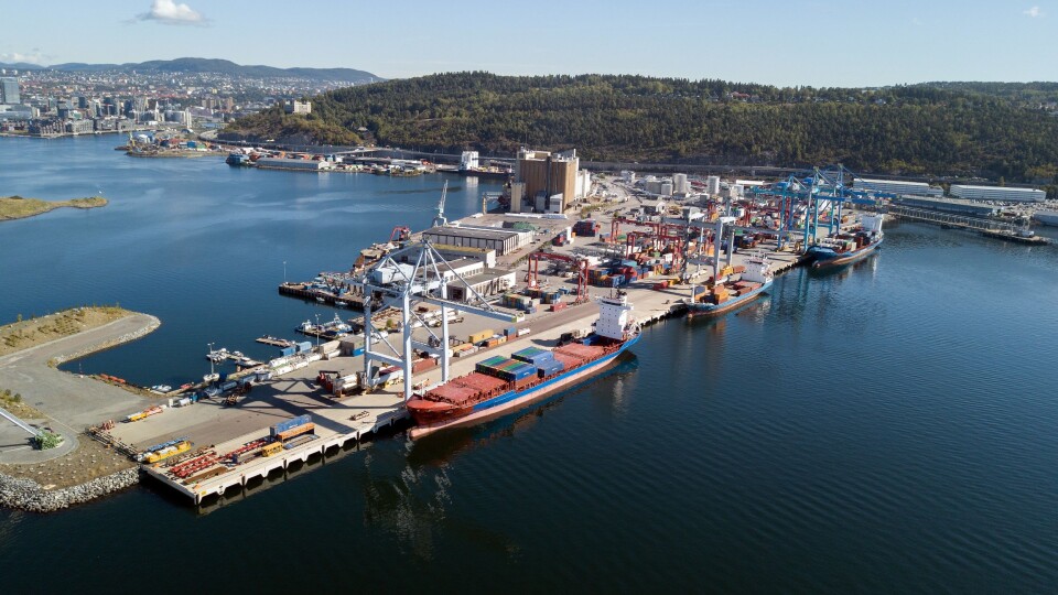 Oslo Havn har planer om utvidelse av containerterminalen på Sjursøya . Oslo Havn har planer om utvidelse av containerterminalen på Sjursøya .