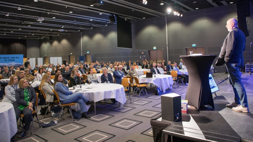 200 deltakere fikk med seg både foredrag og nettverksbygging under Logistikkdagen Østfold onsdag. Her er det Torstein Magelssen fra Volvo Truck som forteller om fremtiden for autonome kjøretøy.