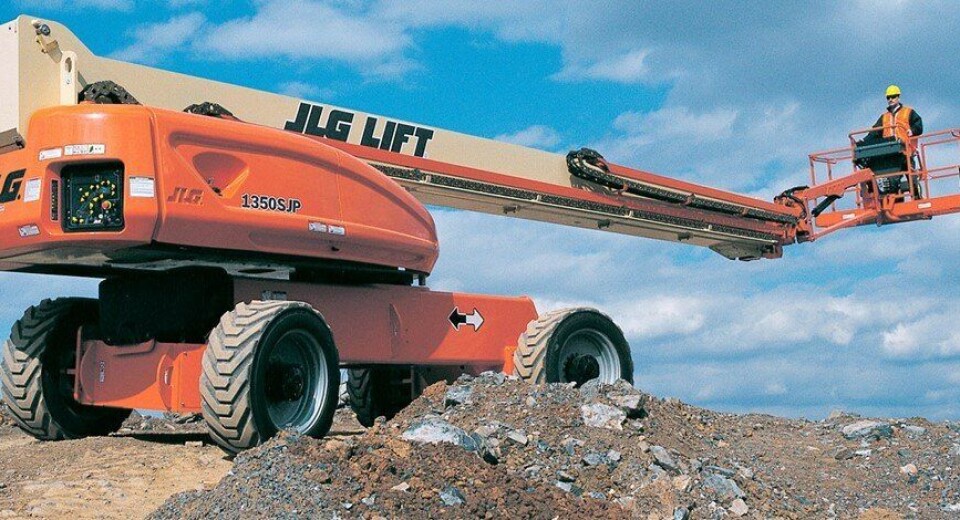 S Solem har Orkdals største lift i 'stallen', en JLG 1350SJP. S Solem har Orkdals største lift i 'stallen', en JLG 1350SJP.