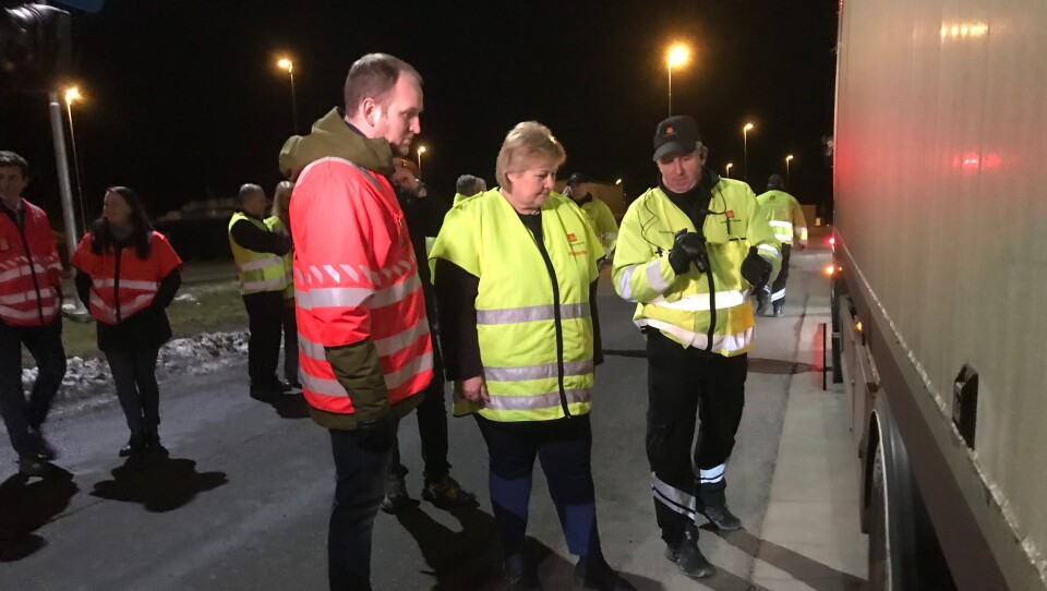 Statsministeren og samferdselsministeren på storkontroll ved Ørje i februar. Statsministeren og samferdselsministeren på storkontroll ved Ørje i februar.
