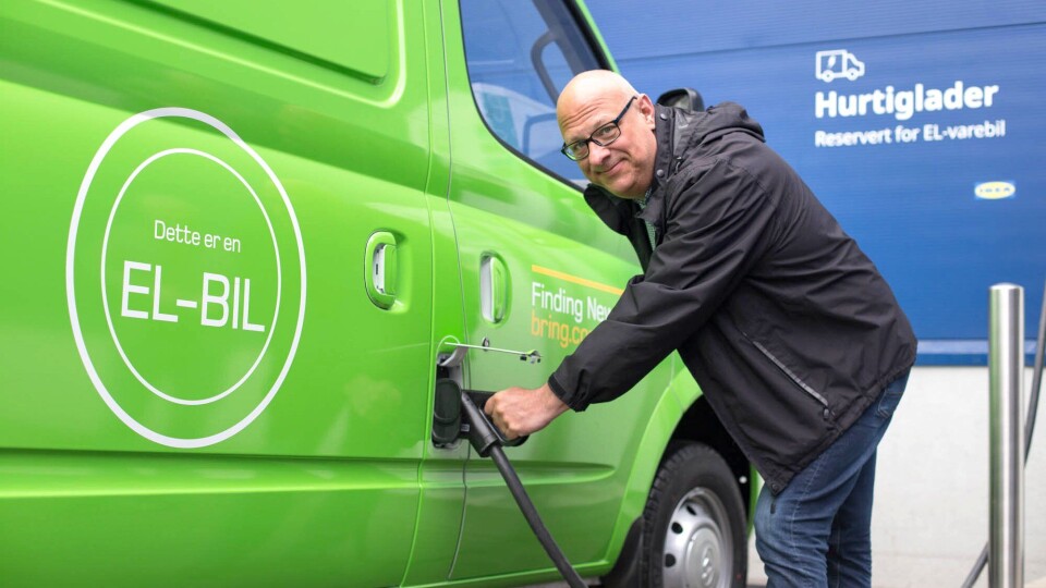 Anders Lennartsson, bærekraftsjef i Ikea Retail Norge, er svært fornøyd med at el-varebilene er på veien.
