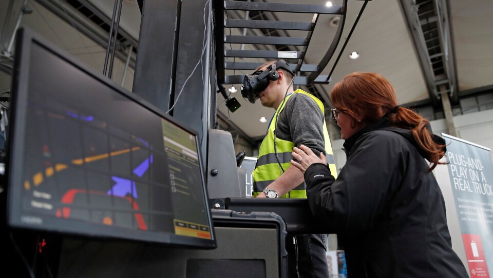 ÅRETS SPESIAL: Raymond Virtual Reality Simulator.