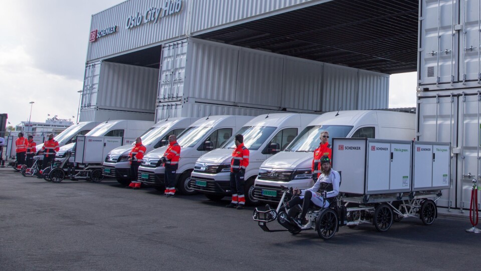 Sammen med tre el-sykler skal de åtte MAN-bilene distribuere i Oslo innenfor ring 3. DB Schenker fikk for øvrig 130 søkere til de åtte sjåførstillingene.