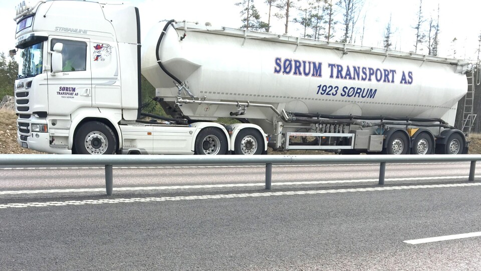 Dette vogntoget fra Sørum Transport i Norge ble stoppet da det kjørte sin andre innenlandstransport i Sverige uten internasjonal transport inn. Det skal ha vært norsk bil og semihenger. Sjåføren var svensk statsborger.
