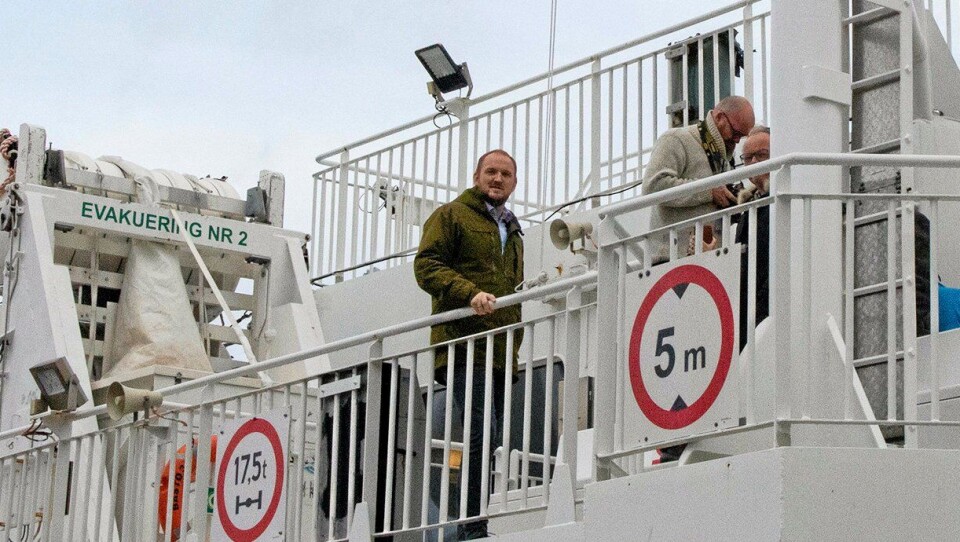 Manglende sjøfokus kan sies å gjenspeile seg i fotoarkivene. Dette var det eneste bildet vi fant av Jon Georg Dale i et maritimt miljø hos departementets Flickr-konto, mens det er mange bilder av ham med lastebiler og langs skinnegangen. Heller ikke i MTs egne arkiver fant vi sjøbilder av statsråden. Manglende sjøfokus kan sies å gjenspeile seg i fotoarkivene. Dette var det eneste bildet vi fant av Jon Georg Dale i et maritimt miljø hos departementets Flickr-konto, mens det er mange bilder av ham med lastebiler og langs skinnegangen. Heller ikke i MTs egne arkiver fant vi sjøbilder av statsråden.