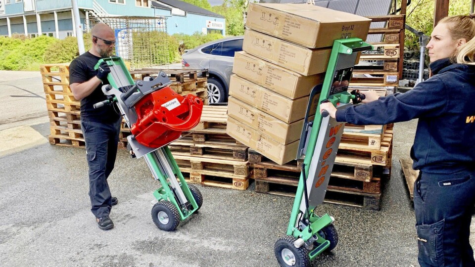 SEKKETRALLER: Nederlandske Tiller leverer elektriske sekketraller som løfter varene opp til 1,10 meter og har elektrisk fremdrift.