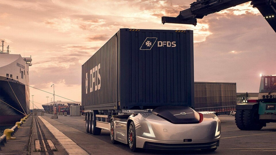 Volvo Trucks’ autonome og elektriske kjøretøy Vera gjør seg klar til sitt første oppdrag: Transport av gods i en tilkoblet og repeterende strøm fra et av DFDS logistikksentre til en havneterminal. Det nye samarbeidet er et første skritt mot å implementere Vera i en reell transportoperasjon og utvikle hennes potensiale for andre lignende oppgaver.