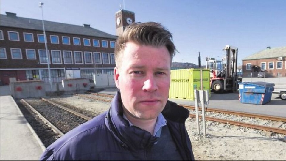 Statssekretær Allan Ellingsen (Frp) i Samferdselsdepartementet åpner for en ny vurdering av statlige støtteordningen for overføring av gods fra vei til sjø.