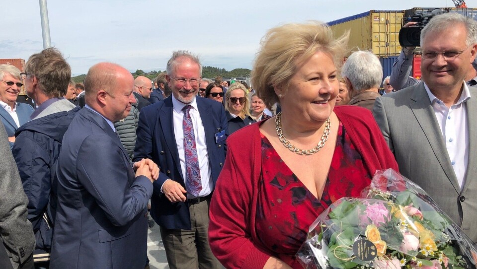 En opplagt statsminister likte seg på åpningsdagen for 'nye' Karmsund Havn. (Foto: Næringsforeningen)
