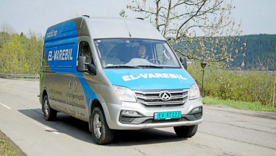 Kinesiske Maxus EV80 er blant el-varebilene med lengst rekkevidde. Vi testet den nylig gjennom Oslorunden, som er 200 km lang, og kom akkurat «i mål». Kinesiske Maxus EV80 er blant el-varebilene med lengst rekkevidde. Vi testet den nylig gjennom Oslorunden, som er 200 km lang, og kom akkurat «i mål».