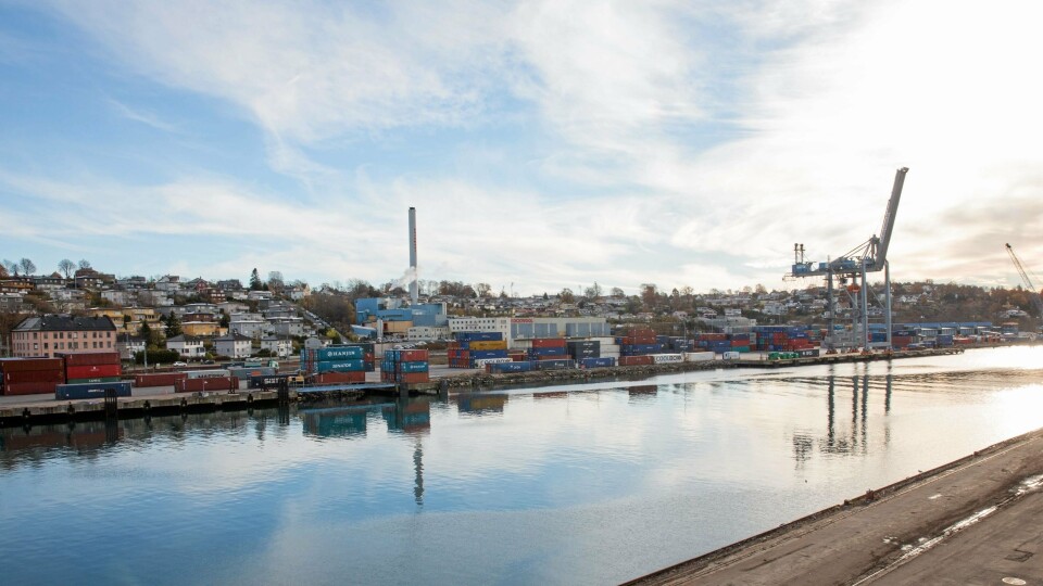 Anleggsperioden for ny jernbanestasjon og, jernbanetrasé, har gitt Moss Havn en stor utfordring. Bildet er av havna før transformeringen av området startet.