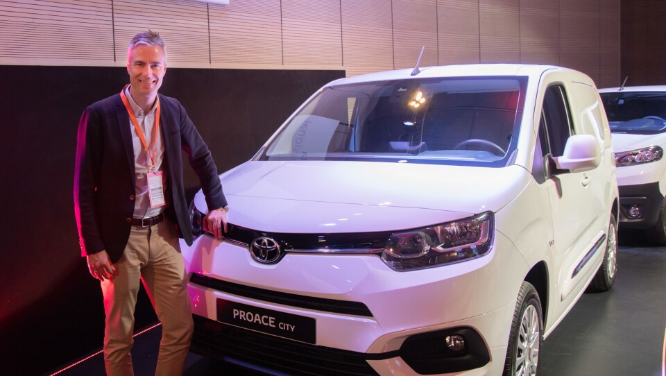 Espen Olsen med Toyotas nye kompakt-varebil, Proace City. Espen Olsen med Toyotas nye kompakt-varebil, Proace City.