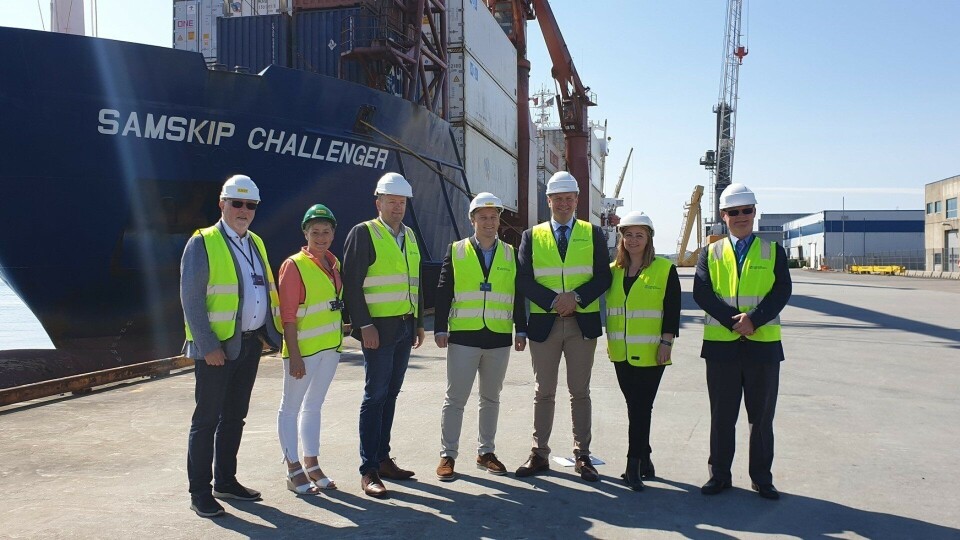 Geir S. Toskedal (stortingsrepresentant KRF), May Britt Vihovde (V), Terje Halleland (stortringsrepresentant FRP), Harald Larssen Lønning (H), havnedirektør Tore Gautesen, Tine Osmundsen (prosjektleder Intelliport Karmsund Havn) og Jon Leon Ervik (avdelingsleder Kystverket).
