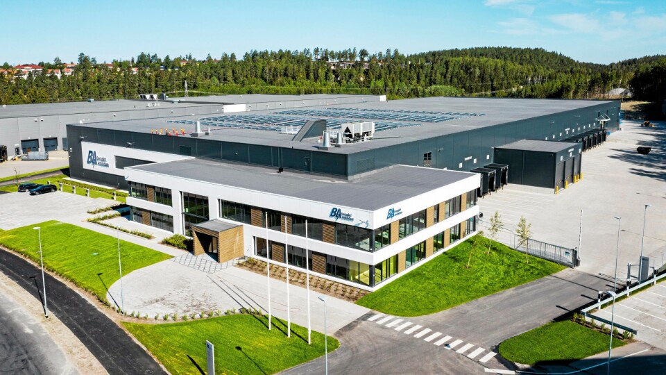 2000 kvadratmeter solcellepaneler på taket, gjør bygget selvforsynt med energi.