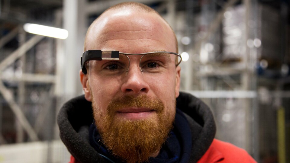 FORNØYD: Simen Haugland var blant de som testet plukkbrillene. - Jeg foretrekker helt klart dem fremfor pick-by-voice, sa han.