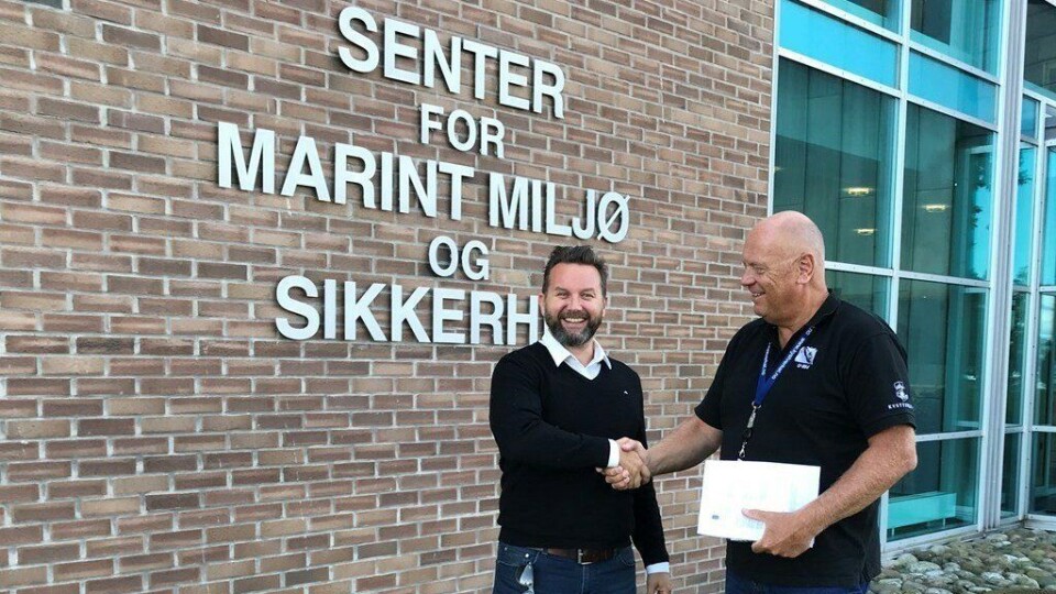 Odd Gunnar Jørgensen, daglig leder, NovuMare og Helge Munkås Andersen, leder for Kystverkets Beredskapssenter. Foto: Kystverket.