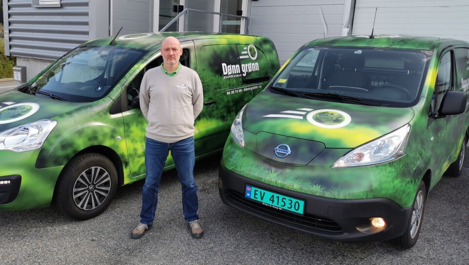 Dønn Grønns elektriske budbiler er lett gjenkjennelige i bybildet. Nå kommer de også til Bergen, anført av Daglig leder Per Osberg i Sporvice AS i samarbeid med Transport-Formidlingen som eier varemerket Dønn Grønn. Dønn Grønns elektriske budbiler er lett gjenkjennelige i bybildet. Nå kommer de også til Bergen, anført av Daglig leder Per Osberg i Sporvice AS i samarbeid med Transport-Formidlingen som eier varemerket Dønn Grønn.